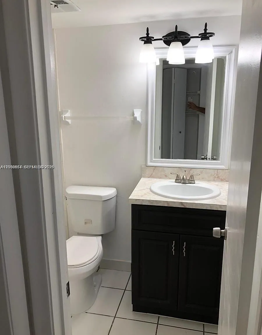 Lago Grande One Condo — Photo 3
