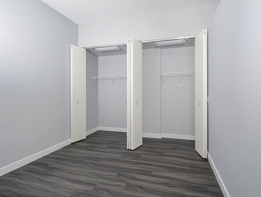 1st image of 834 W Montrose Ave #1918