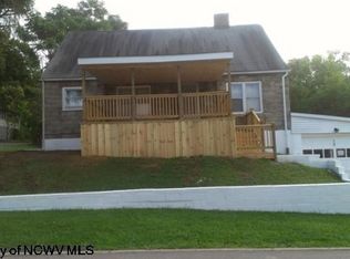 12 Columbus St, Westover, WV 26501