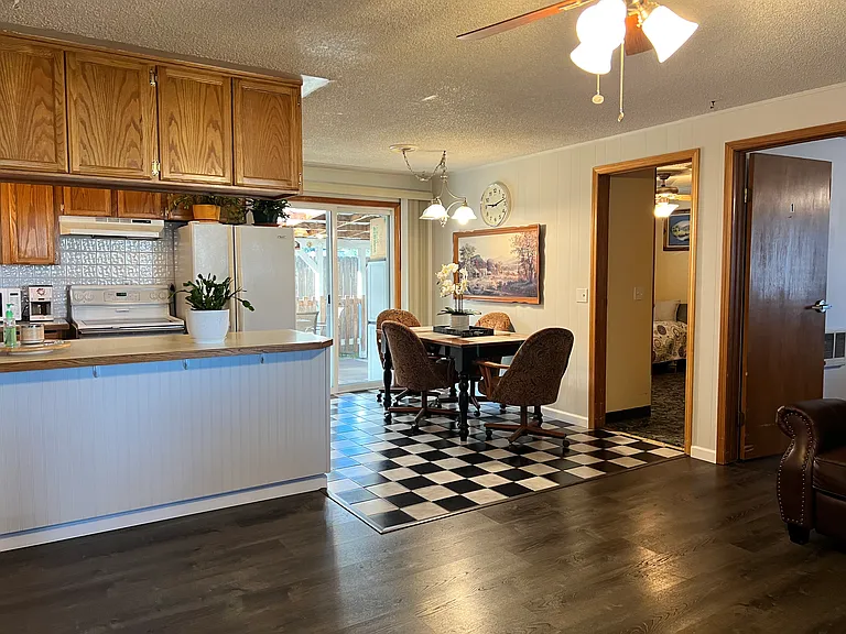1480 NE Kane Dr — Photo 6