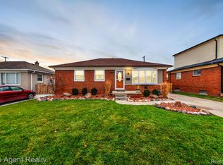 25158 Pattow St, Roseville, MI 48066