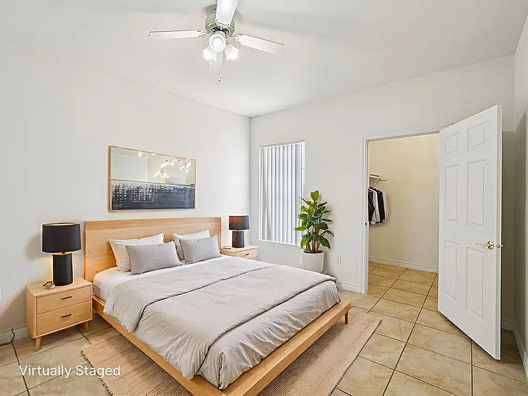 Sunrise Park Condominiums — Photo 33