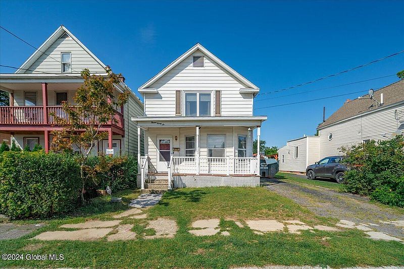 2nd image of 1326 Main Street