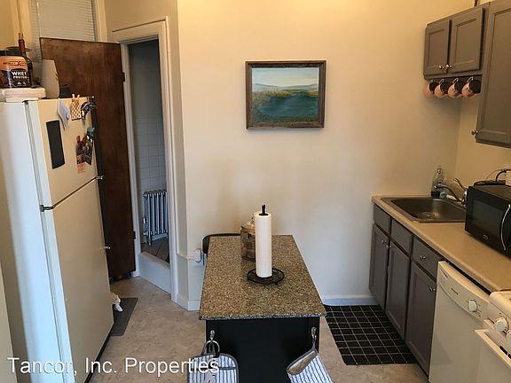 3rd image of 3243 N Broadway St APT 1A