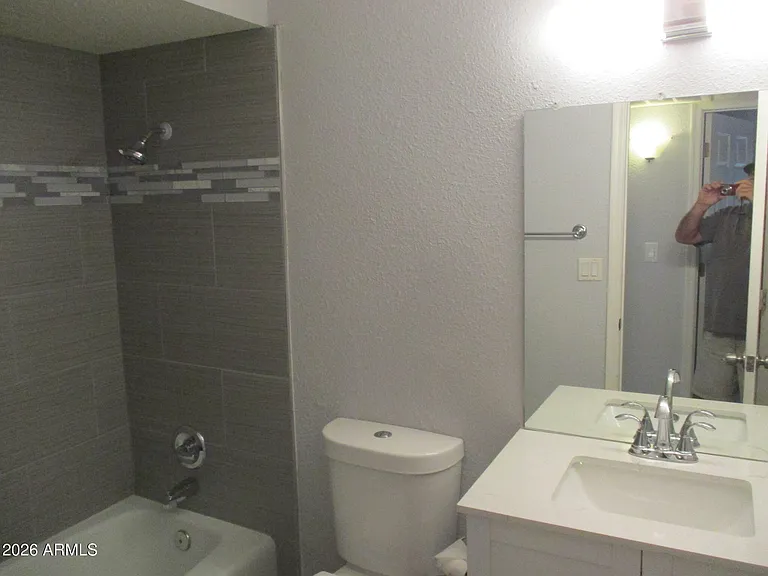 822 W Knox Rd — Photo 9