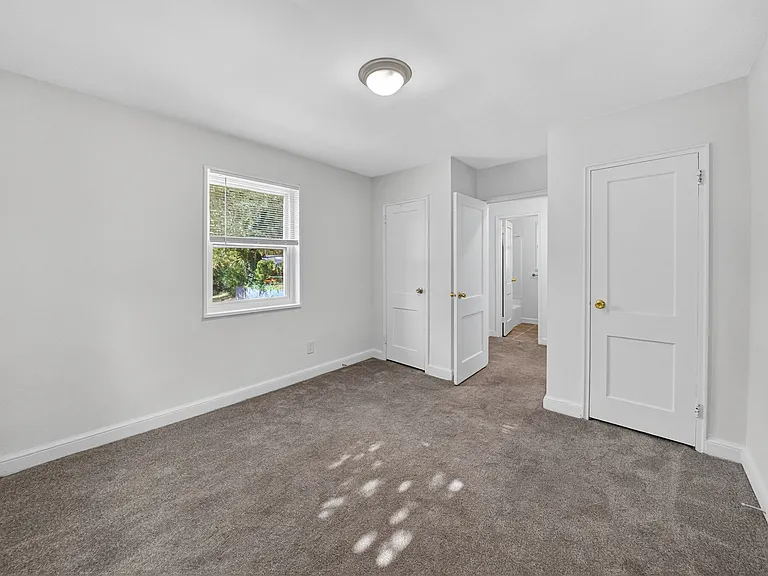 Croydon Manor Apartments — Photo 20