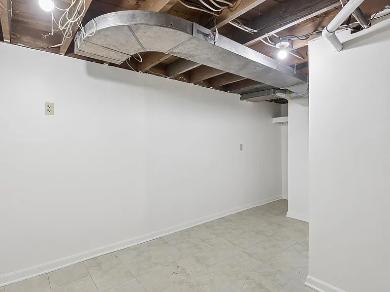 3512 S Division St — Photo 26