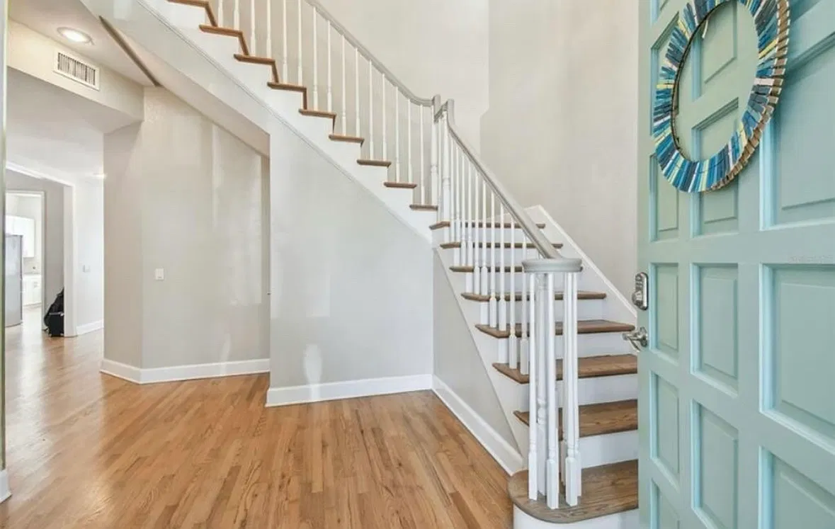 120 S Clark Ave — Photo 3