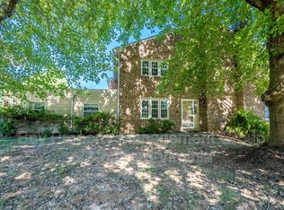 1119 Moorefield Hill Ct SW, Vienna, VA 22180