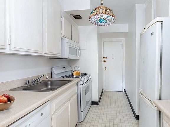 4th image of 650 Park Ave APT 12A