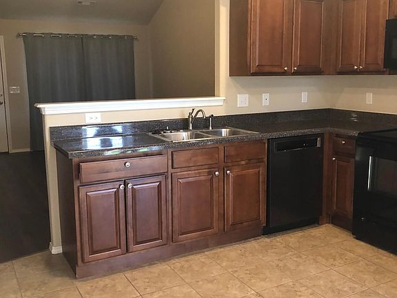5th image of 601 W Gillian Ave