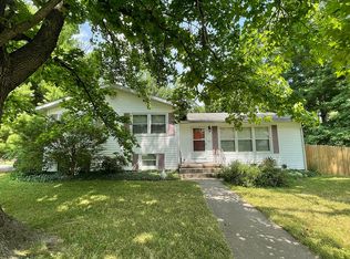 900 Blueberry Hl, Mount Vernon, IL 62864