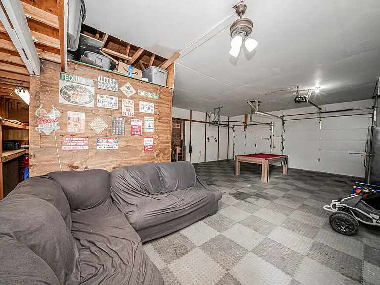224 W Chestnut St — Photo 41