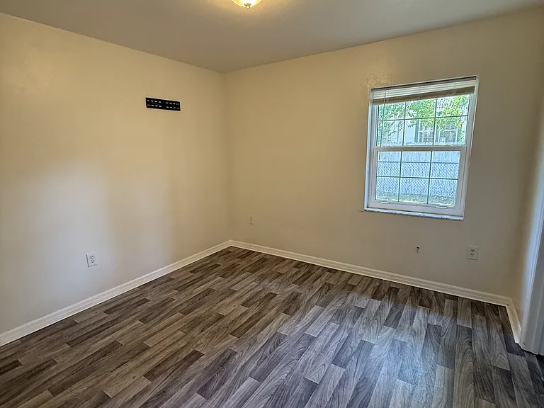 213 SE 1st Ave — Photo 10