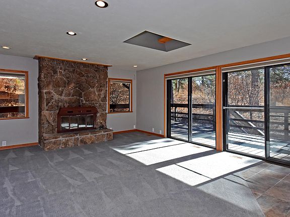 Great Room w/Fireplace