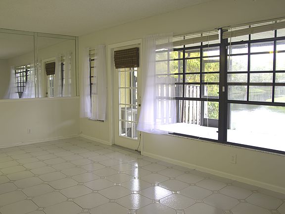 3rd image of 9441 NW 39th Pl
