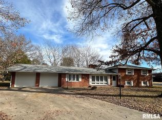 905 S Giant City Rd, Carbondale, IL 62902