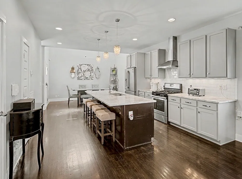 3 bed, 2.5 bath, 2154 sqft, $4,000 — Photo 3