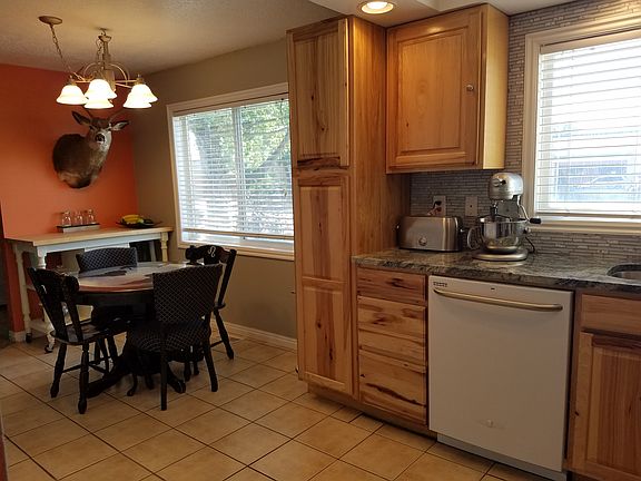Kitchen/Dining area