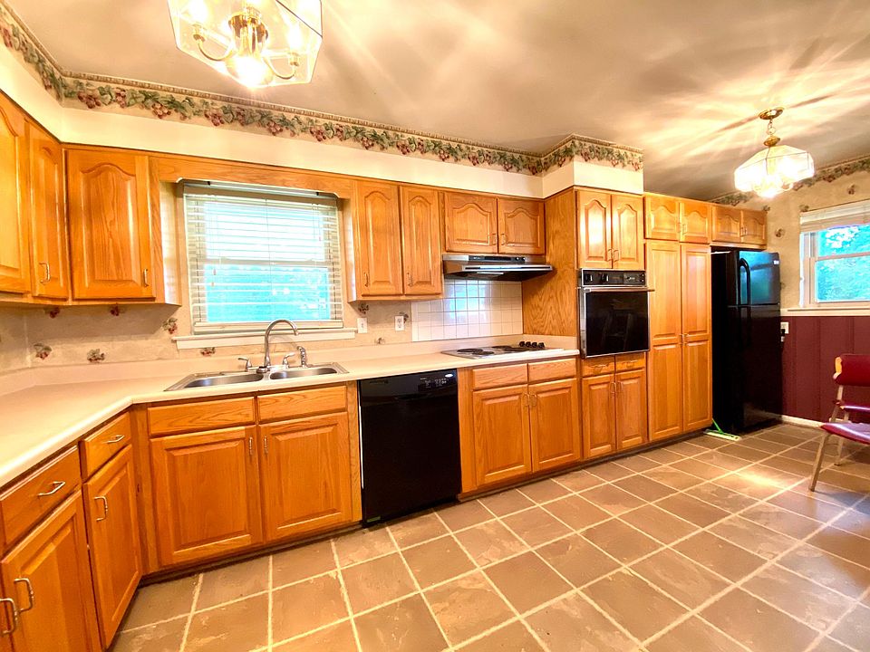 2nd image of 105 Longview Dr