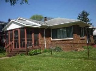 2304 W High St, Davenport, IA 52804