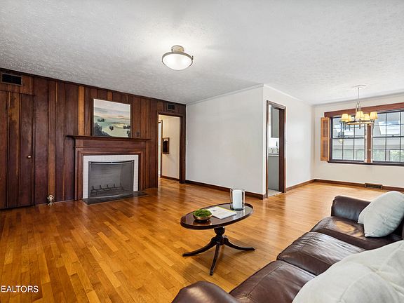 4th image of 406 Circle Hill Dr