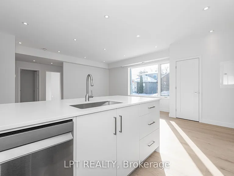 319 Shakespeare St #5 — Photo 6