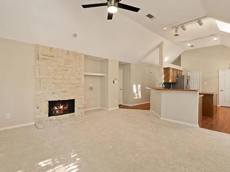114 Midcrest Dr — Photo 13