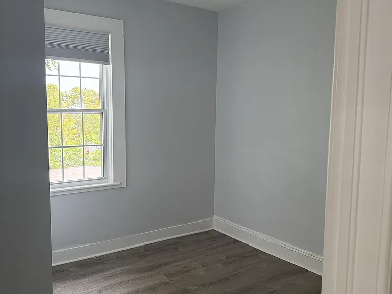 10 Edison Pl — Photo 2