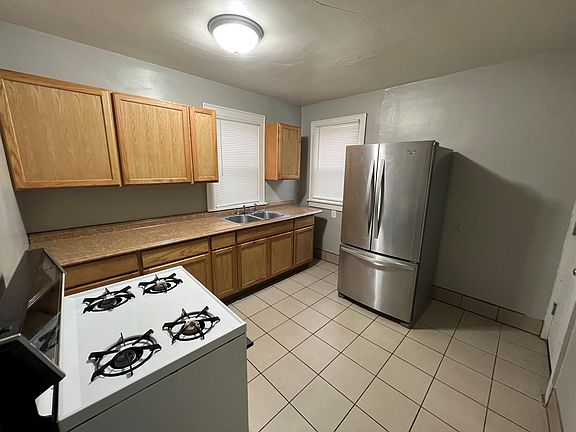 4th image of 4112 Spencer St