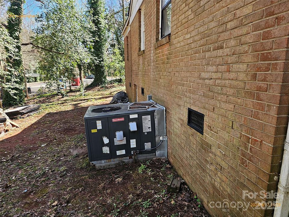 2nd image of 901 Cunningham Dr
