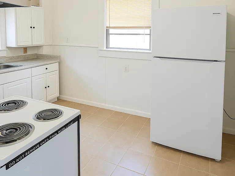 275 Adams St — Photo 11