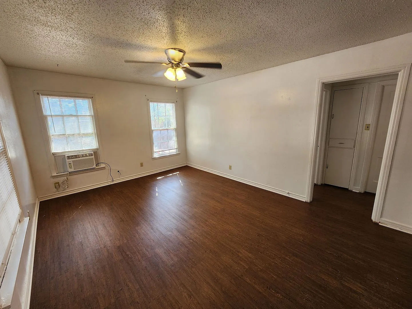 Updated 1 Bedroom In Meadowbrook — Photo 4
