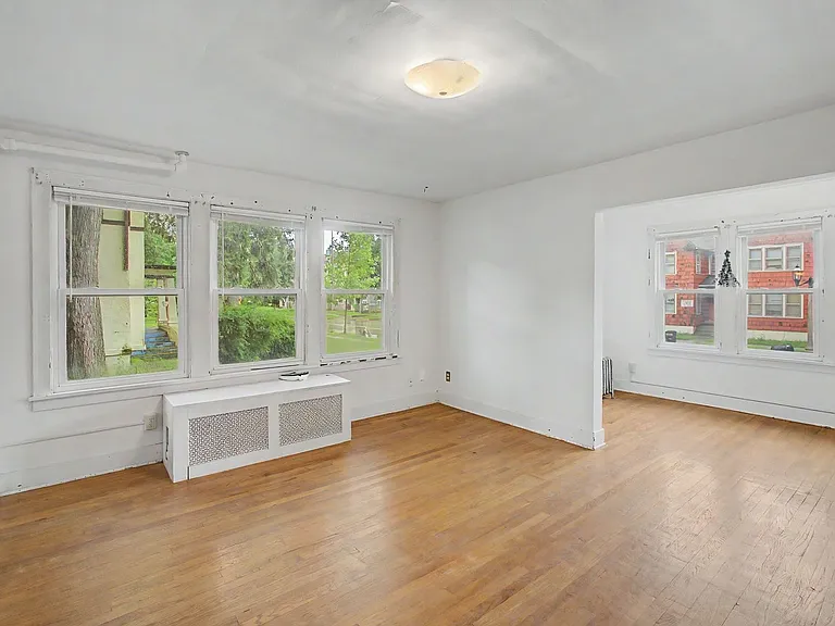 407 W Green St #2 — Photo 3