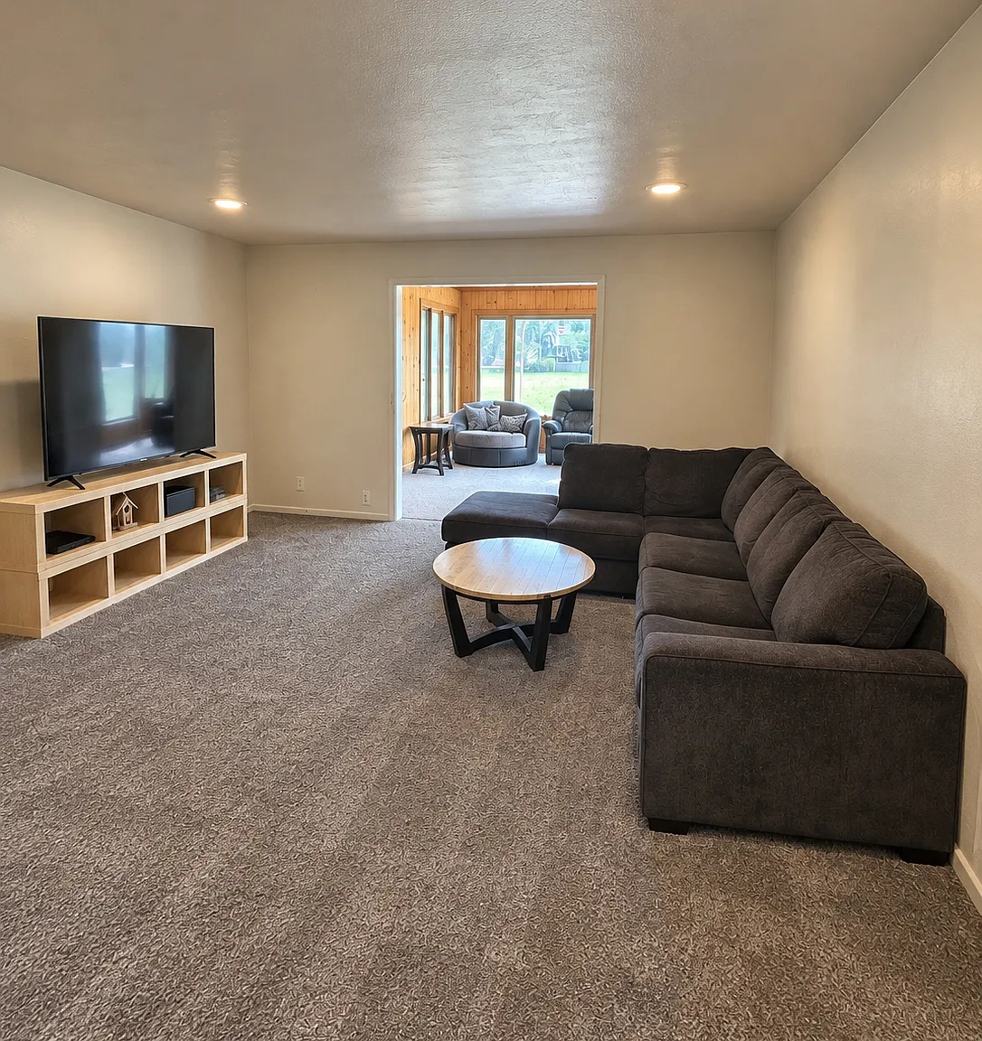 5 bed, 2452 sqft, $2,650 — Photo 3