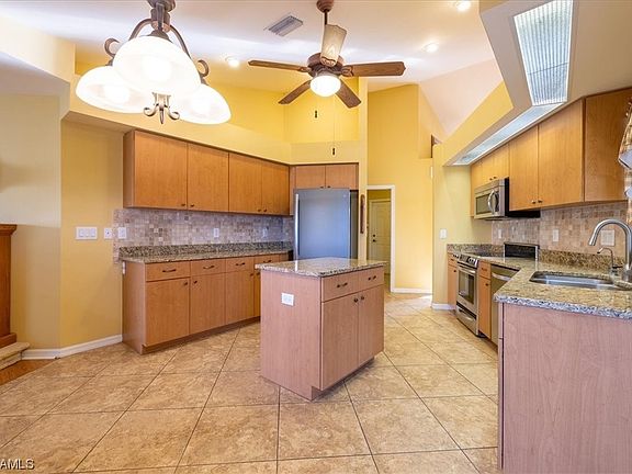 4th image of 816 Chapel Ave