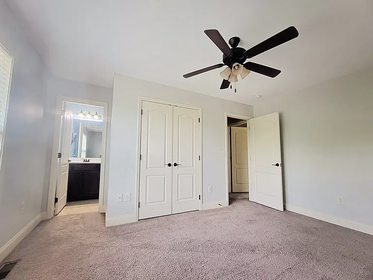 652 Grays Pointe Ct — Photo 21
