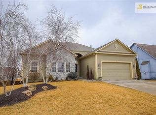 430 Pinnacle Dr, Raymore, MO 64083