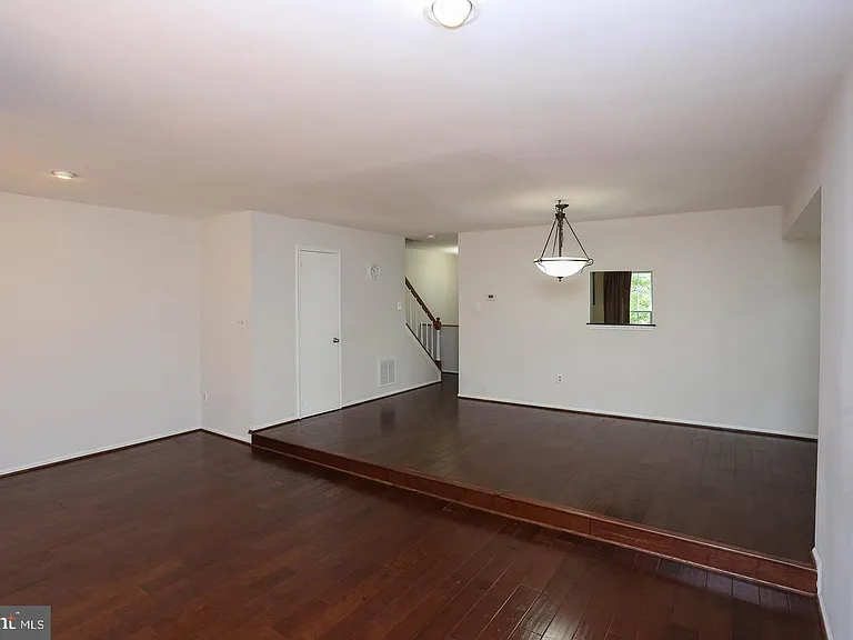 4710 Leyden Way — Photo 6