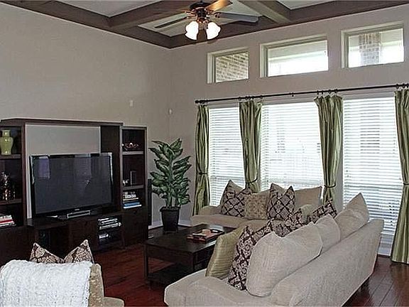 5th image of 10 Hadlock Pl