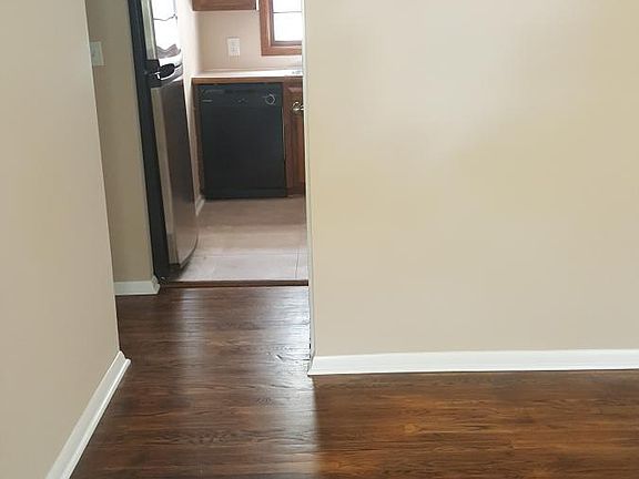 4th image of 11218 Booth Ave