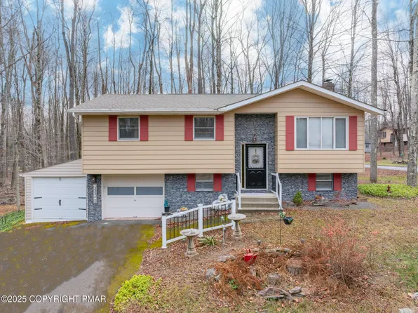3118 Ogontz Dr, Pocono Lake, PA 18347