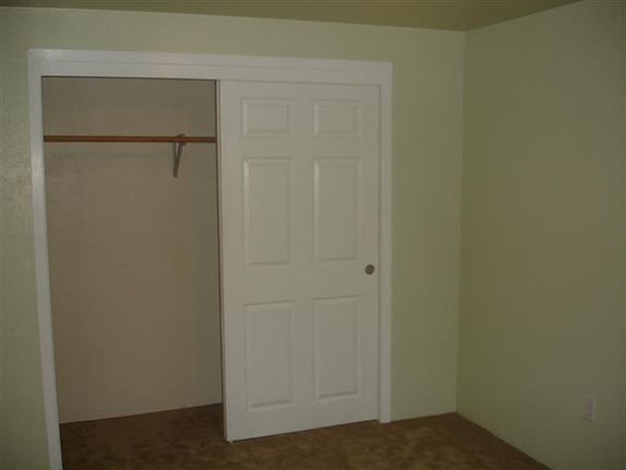 4th image of 180 Jeanette Ave