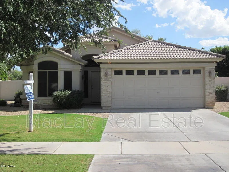 3 bed, 2.0 bath, 1533 sqft, $2,300 — Photo 1