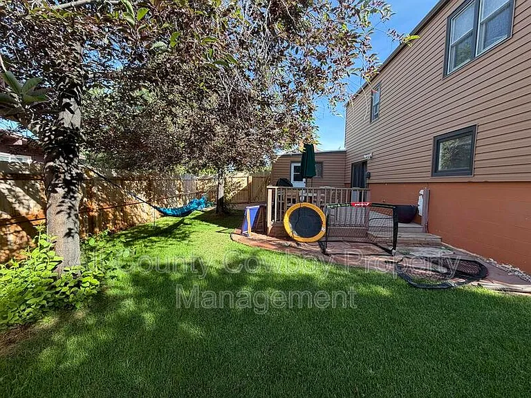 328 Stuart St — Photo 23