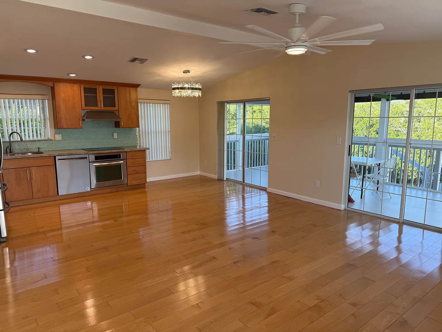 232 La Paloma Rd — Photo 3