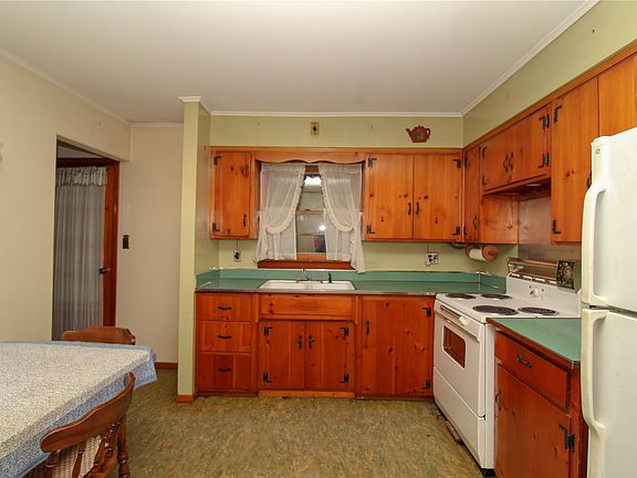 4th image of 448 Mac Arthur Blvd
