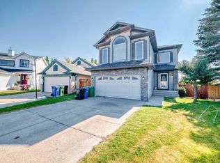 41 Covette Bay NE, Calgary, AB T3K 4S9