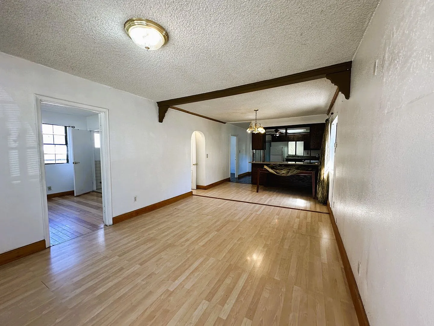 Charming 3-Bedroom Home with Spacious Yard — Photo 3