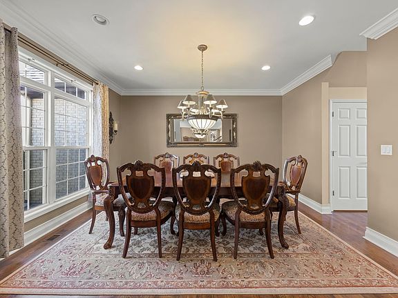 5th image of 318 Erie Cir